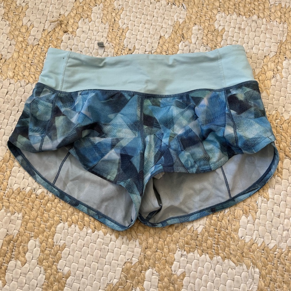 Rare print Lululemon shorts speed up 2.5 length